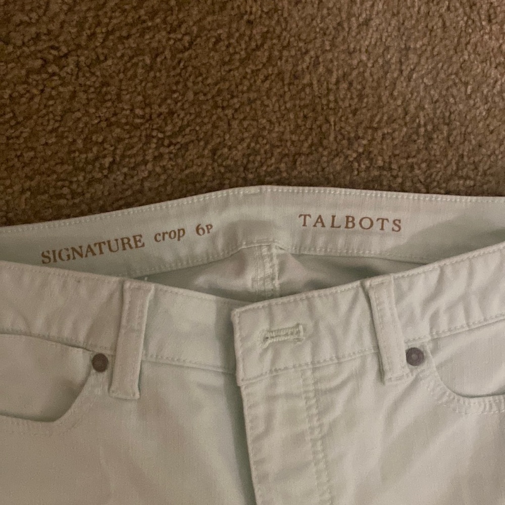 Women’s Talbot Size Small Capris. Pale Green in Color
